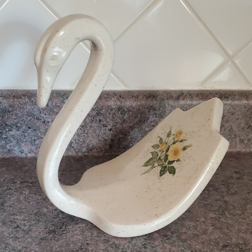 Charming Cream Swan Towel Holder